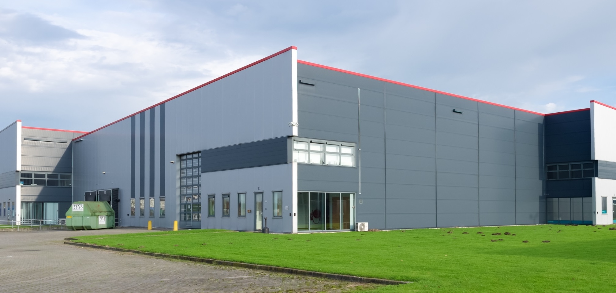 Entrepôt écoresponsable — bâtiment logistique avec certification de performance ESG